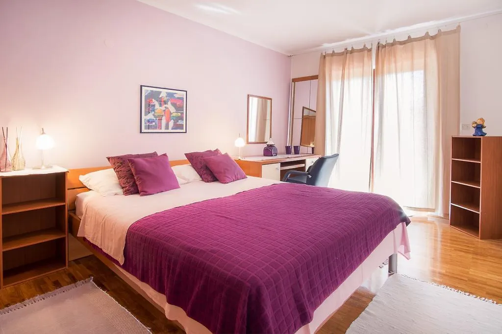 Apartment With Private Pool And Arbor 말린스카