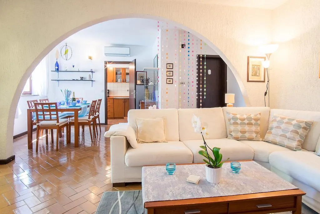Apartment With Private Pool And Arbor 말린스카