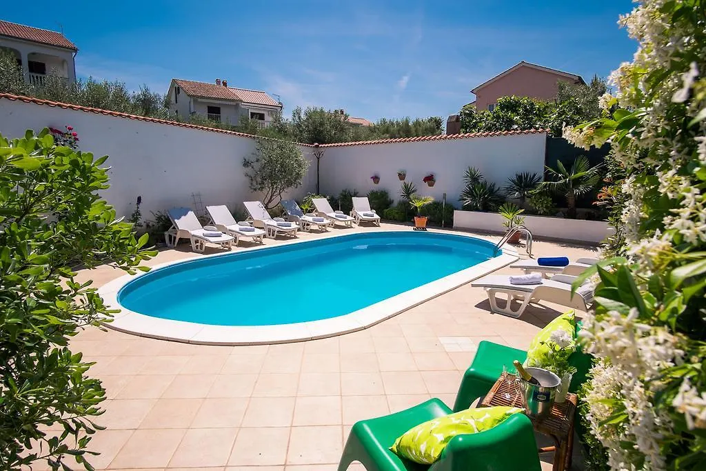Apartment With Private Pool And Arbor 말린스카 크로아티아