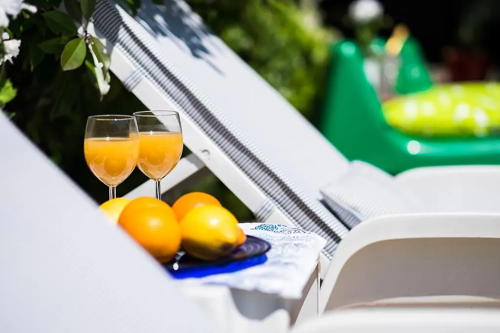Apartment With Private Pool And Arbor 말린스카