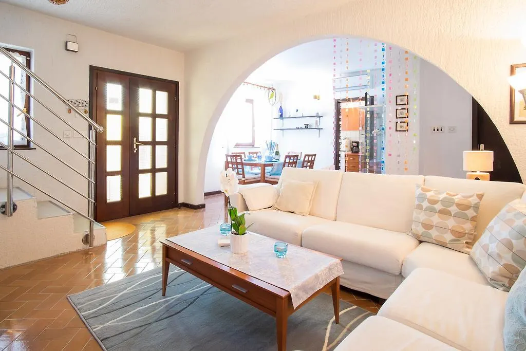 Apartment With Private Pool And Arbor 말린스카 0*,