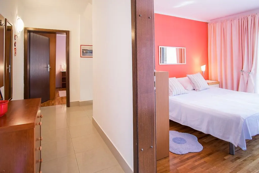 Apartment With Private Pool And Arbor Malinska